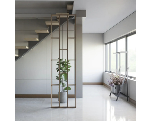 Cameră luminoasă cu scară, separator de cameră, plantă la ghiveci și fereastră