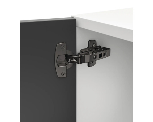 Balamaua atașată la ușa unui dulap