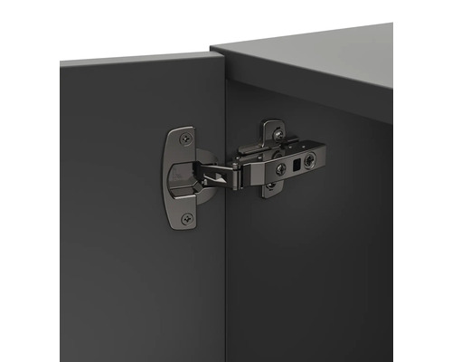 Balamaua atașată la ușa dulapului