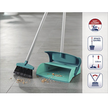 Set mătură și făraș cu funcție de închidere silențioasă, depozitare compactă și o înălțime de 110 cm.