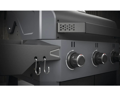 Prim-plan cu grătar pe gaz cu butoane de control și cârlige