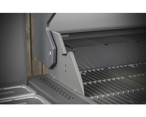 Imagine detaliată a unui grătar pe gaz deschis cu grătar și suport de încălzire