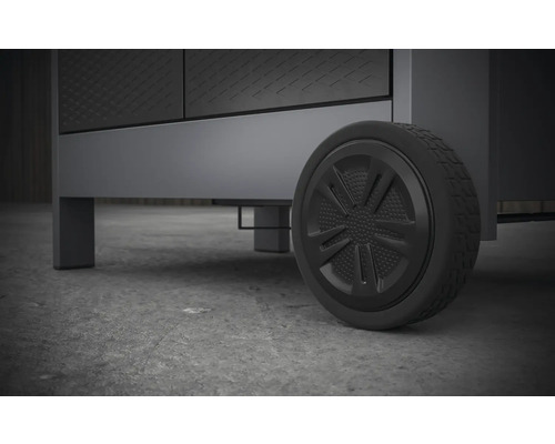 Prim-plan al unui dulap inferior cu role