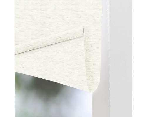 Detaliu al unei rulouri textile pentru ferestre.