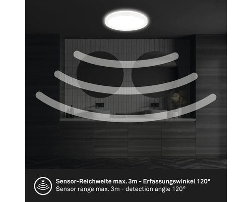 Lumină de plafon cu senzor de mișcare într-o baie cu o rază de acțiune a senzorului de maximum 3 metri și un unghi de detecție de 120 de grade.