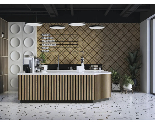 Interior de cafenea cu tejghea, aparat de cafea și meniu de băuturi