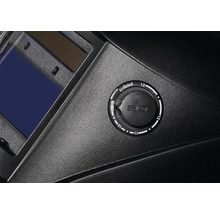 Prim-plan cu o mască de sudură cu protecție anti-orbire reglabilă