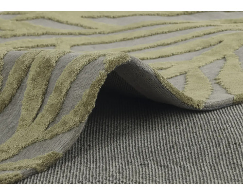Prim-plan cu un covor cu model abstract și design cu fibre lungi