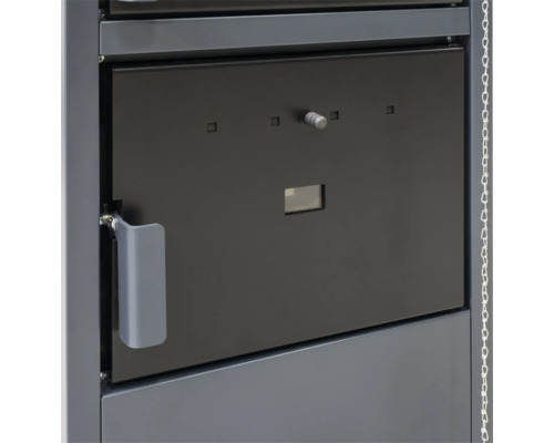 Imagine detaliată cu ușa cazanului de încălzire cu mâner și vizor