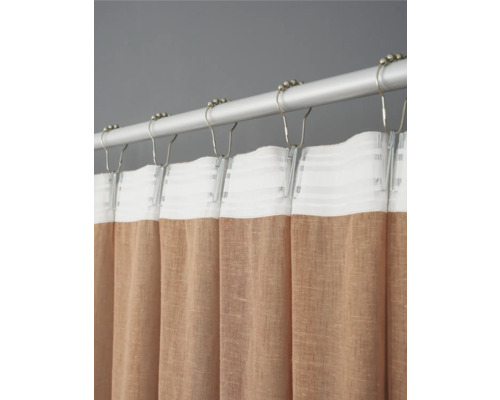 Baie: perdea de duș pe o bară de duș cu inele pentru perdea de duș