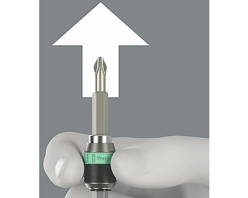 Un bit de șurubelniță Phillips cu un marcaj alb, ținut de o mână.