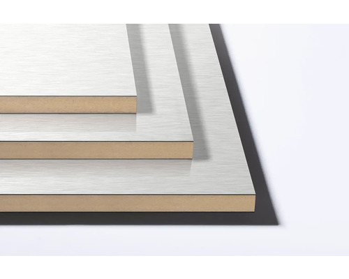 Trei plăci aglomerate acoperite într-o stivă