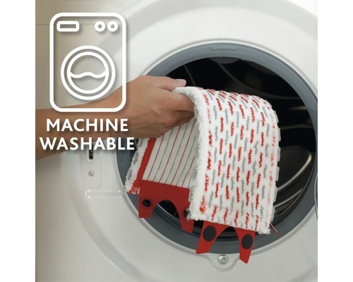 Husa lavabilă pentru mop este pusă într-o mașină de spălat.