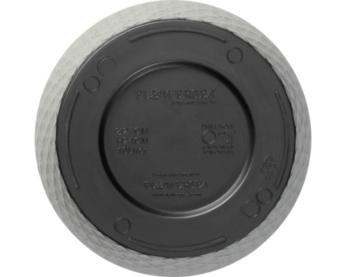 Partea inferioară a unui ghiveci de flori cu dimensiunile de 27 centimetri în diametru și 24 centimetri înălțime, capacitate de 10 litri, cu marcaj de găurire pentru drenaj și logo-ul Flowersea.