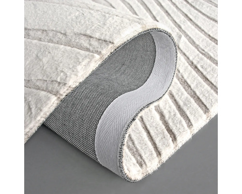 Covor cu model în dungi și margine întoarsă