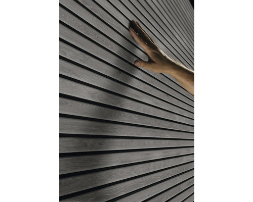 Panouri din lemn gri cu mână