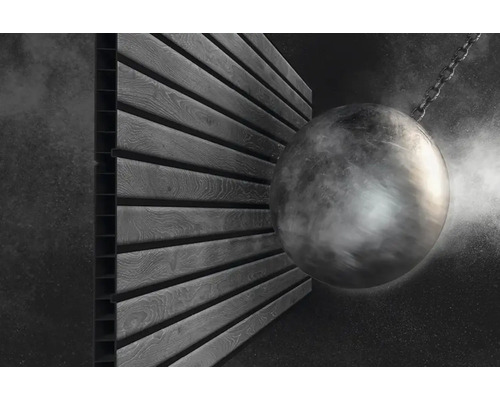 Ilustrație cu placare de perete cu o bilă de demolare, care demonstrează robustețea produsului.