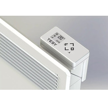 Logo TESY pe un termostat de radiator cu afișaj digital