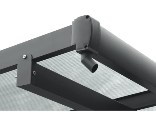 Imagine detaliată a unei copertine de terasă cu jgheab și acoperiș transparent