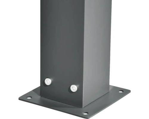 Imagine detaliată a unei copertine de terasă gri cu șuruburi de fixare și placă de montaj