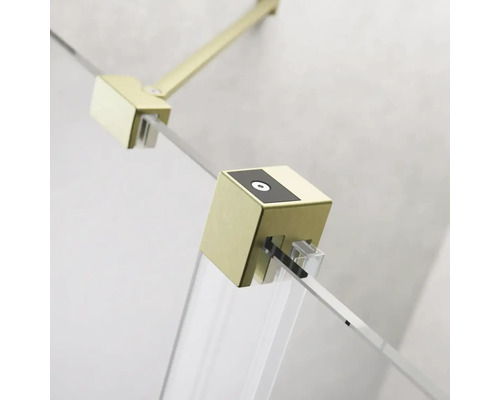 Prim-plan cu o armătură de duș cu suport de prindere din sticlă