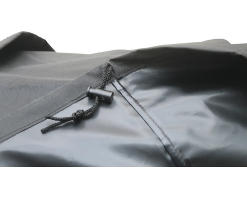 Prim-plan cu o husă de protecție cu șnur