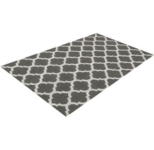 Covor gri cu model geometric