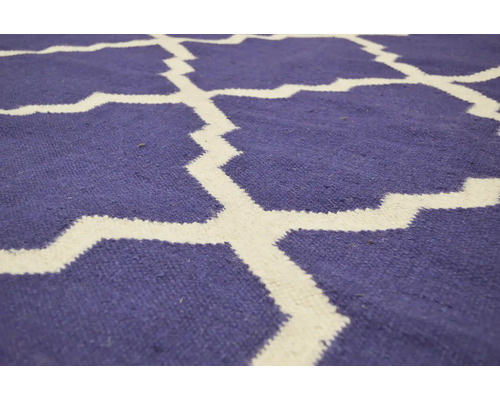 Covor cu model geometric în albastru și alb