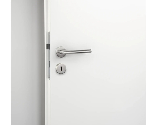 Ușă interioară albă cu mâner și încuietoare
