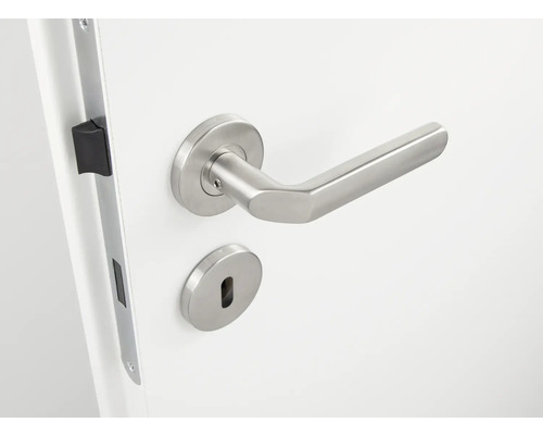 Ușă cu feronerie și broască