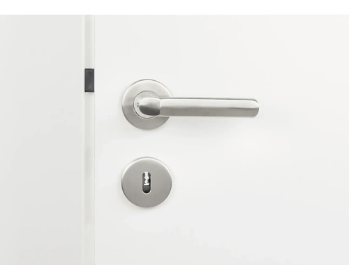 Ușă cu mâner și încuietoare