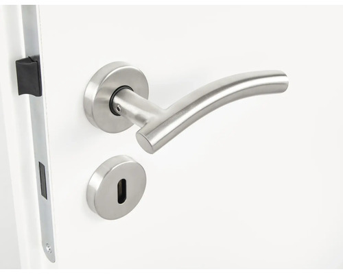 Feronerie ușă din oțel inoxidabil cu mâner pe ușa albă