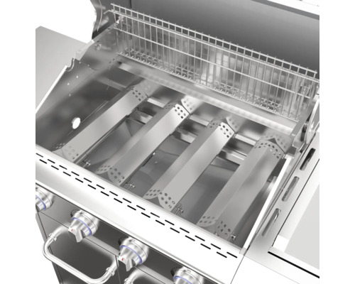 Vedere interioară a unui grătar pe gaz cu grătar și arzătoare din oțel inoxidabil