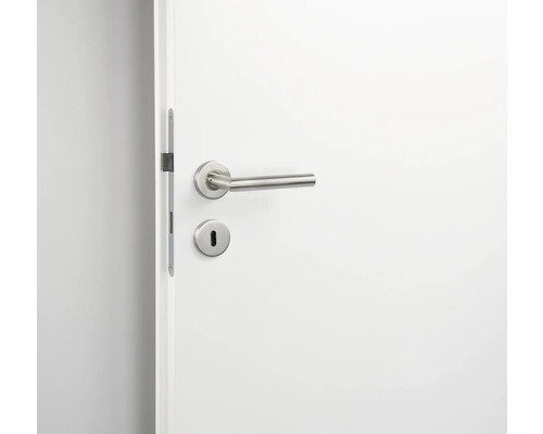 Ușă de interior cu feronerie metalică și rozetă pentru cheie