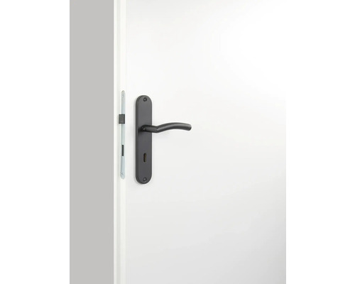 Set negru de interior pentru uși cu rozetă pentru cheie pe o ușă albă
