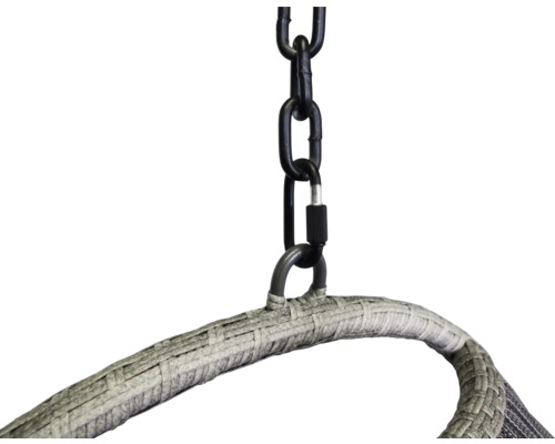 Prim-plan al unui dispozitiv de suspendare cu lanț și cadru împletit