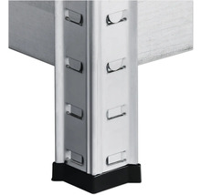 Prim-plan cu un stâlp metalic de raft cu picior din plastic