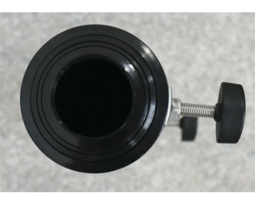 Suport negru pentru telescop cu șurub pentru fixare.