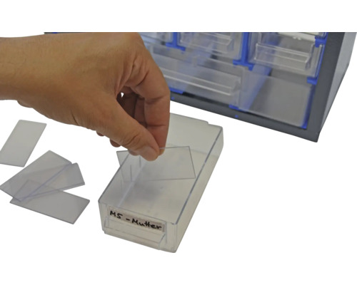 Organizator de sertar cu separatoare și o mână