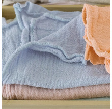 Stivă de șervețele din material textil diferite