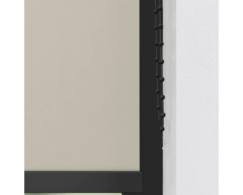 Detaliu al unei role cu lanț pentru decorarea ferestrelor