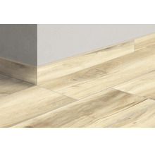 Instalarea plintelor pe o podea de lemn