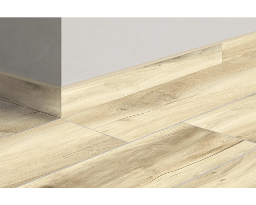 Instalarea plintelor pe o podea de lemn