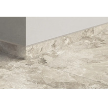 Colț de cameră cu plinte și gresie