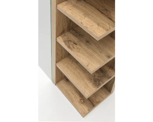 Raft cu aspect de lemn și mai multe rafturi.