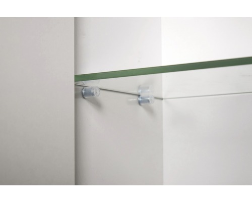 Raft de sticlă cu suporturi într-un dulap