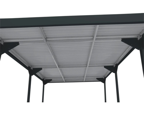 Imagine detaliată cu o pergolă cu acoperiș metalic