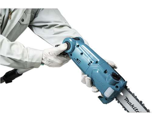 Drujba cu tijă Makita în mână