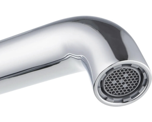 Prim-plan cu gura de scurgere a robinetului