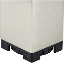 Prim-plan cu o jardinieră cu suport